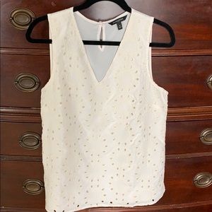 🌻3/$10 if bundled BR sleeveless blouse